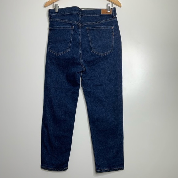 EXPRESS Mom Jeans Super High Rise. Size 8S. - Picture 2 of 7